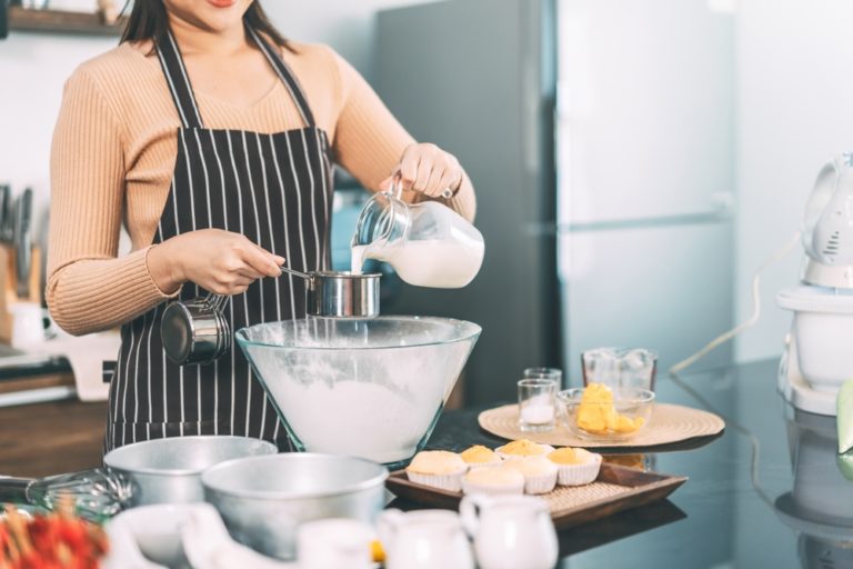 The 7 Best Healthy Cake Mixes and 4 to Skip at the Grocery Store - Featured image
