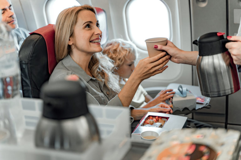 These Are The 44 Items Frequent Flyers NEVER Travel Without - Featured image