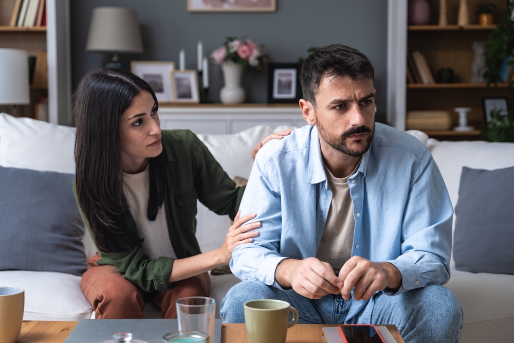 womans and man talking on couch