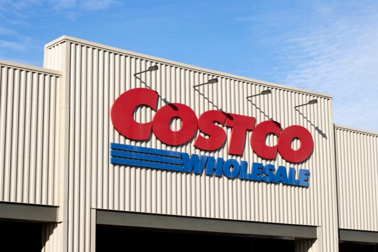 Costco’s Best-Selling Rotisserie Chicken and The Secrets Behind It’s Fame - Featured image