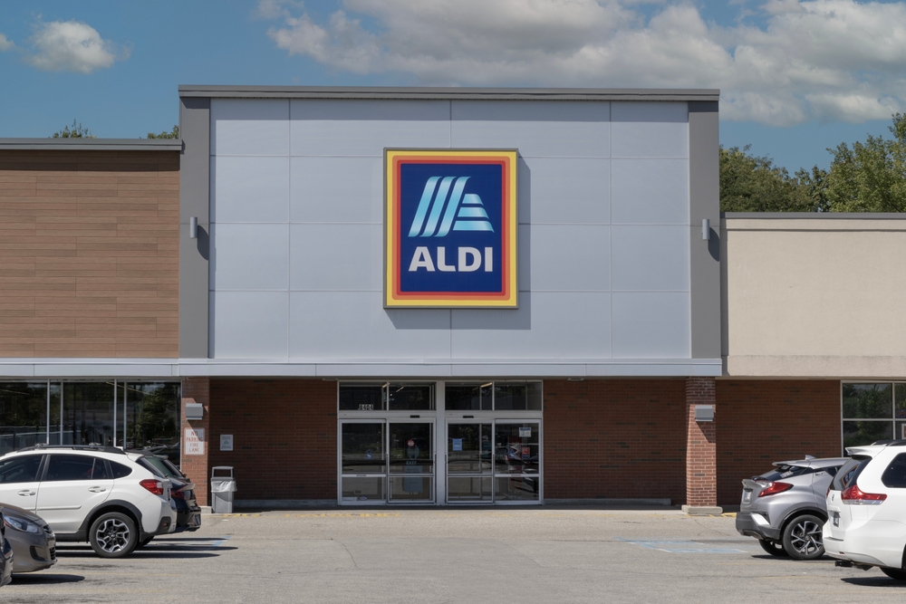 Indianapolis - September 1, 2024: Aldi Discount Supermarket. Aldi sells a range of grocery items, including produce, meat and dairy at discount prices.